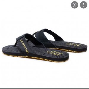 La Sportiva flip flops